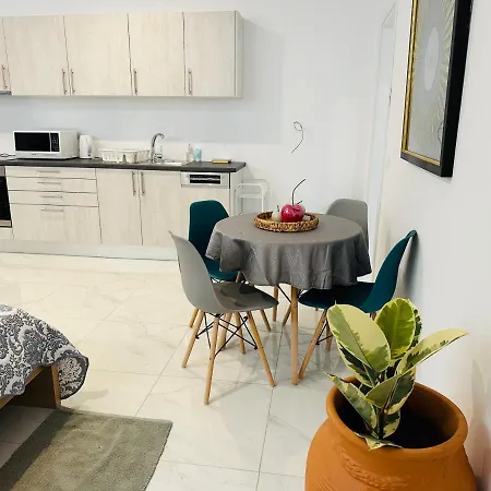Apartment Doulapas